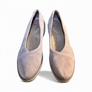 Clarks Soft Pink Suede Loafers Women’s Slip-On Shoes - US Size 7.5 M